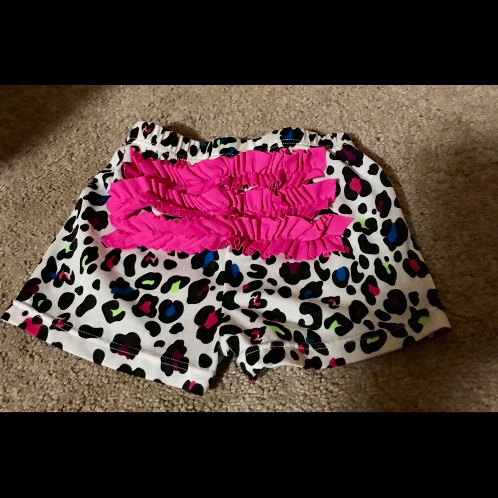 🌟5 FOR 25!!!🌟 EUC Dance shorts with ruffle!!!